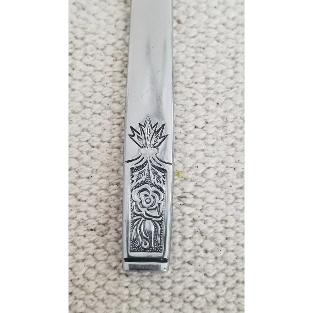 1 (one) Imperial Dinner Knife‎ YOUNG ROSE by IMPERIAL INTL 8 3/8
